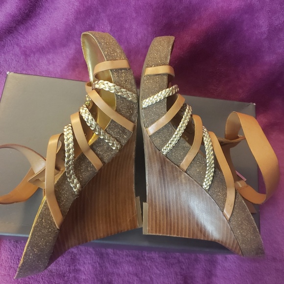 VINCE CAMUTO Wedge Sandals - Picture 2 of 4